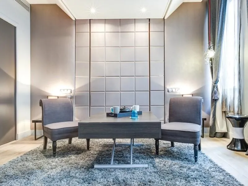 ****  Ze Hotel Paris France